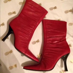 RETRO VINTAGE Red leather heels boots